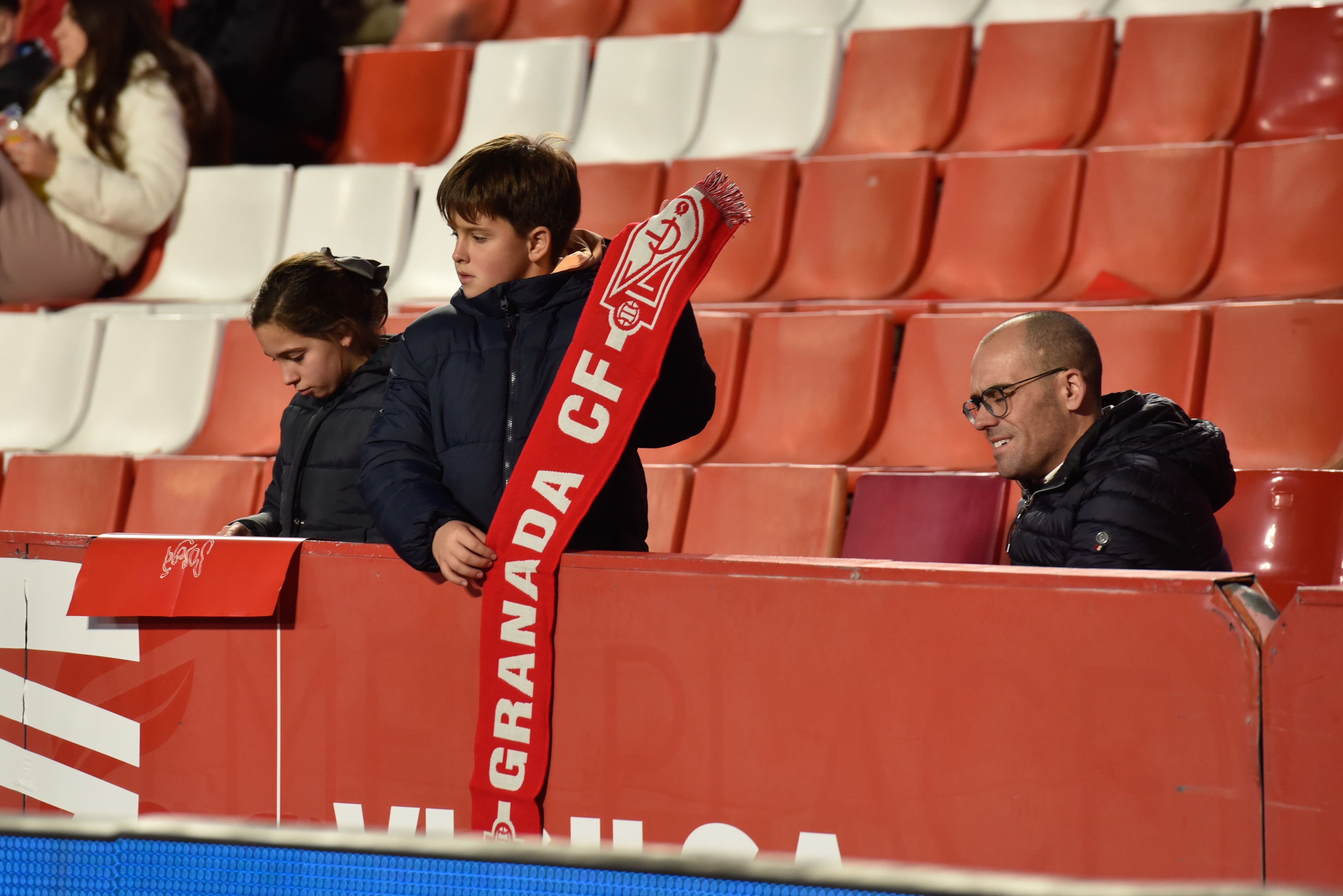 Búscate en la grada de Los Cármenes en el Granada-Córdoba
