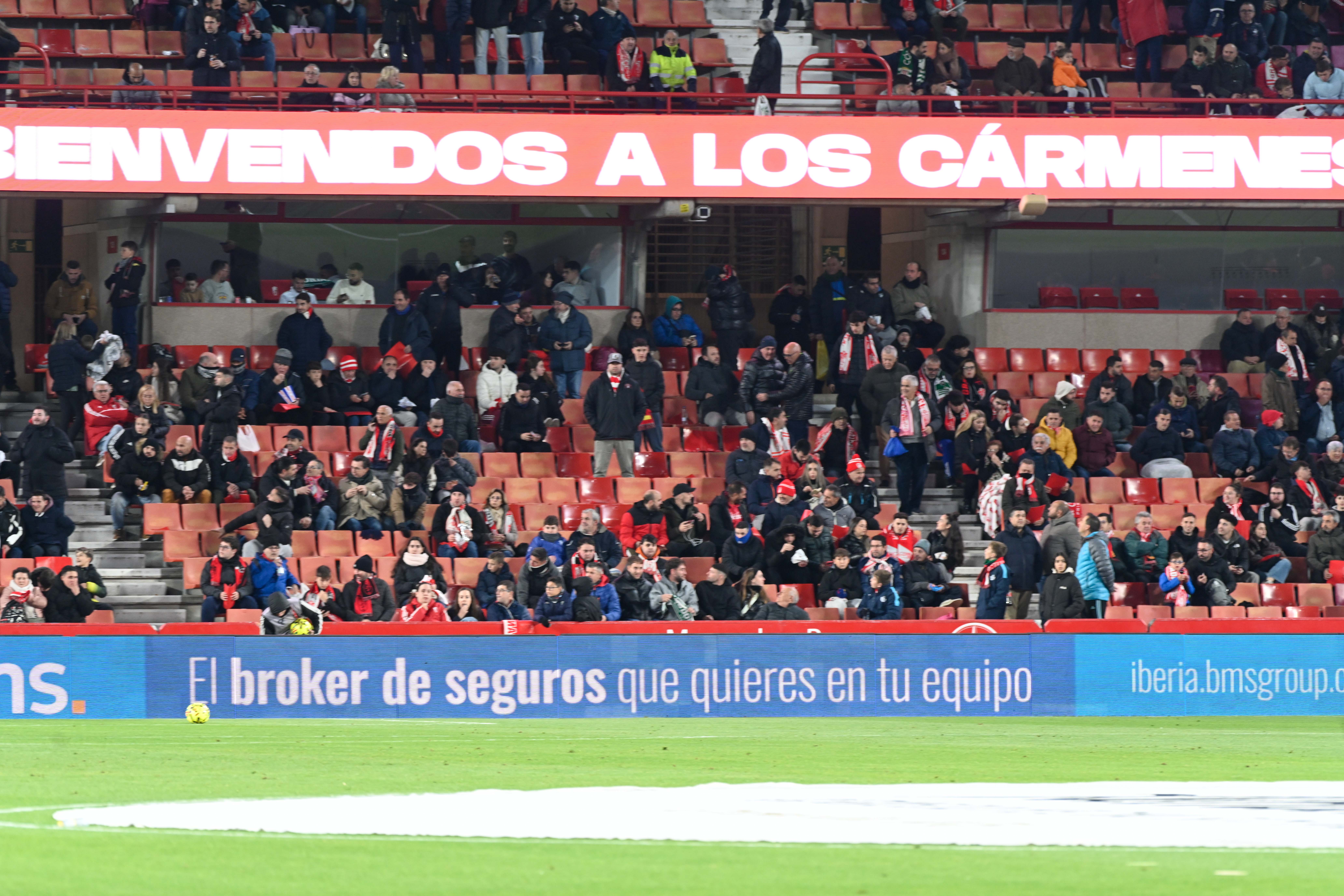 Búscate en la grada de Los Cármenes en el Granada-Córdoba