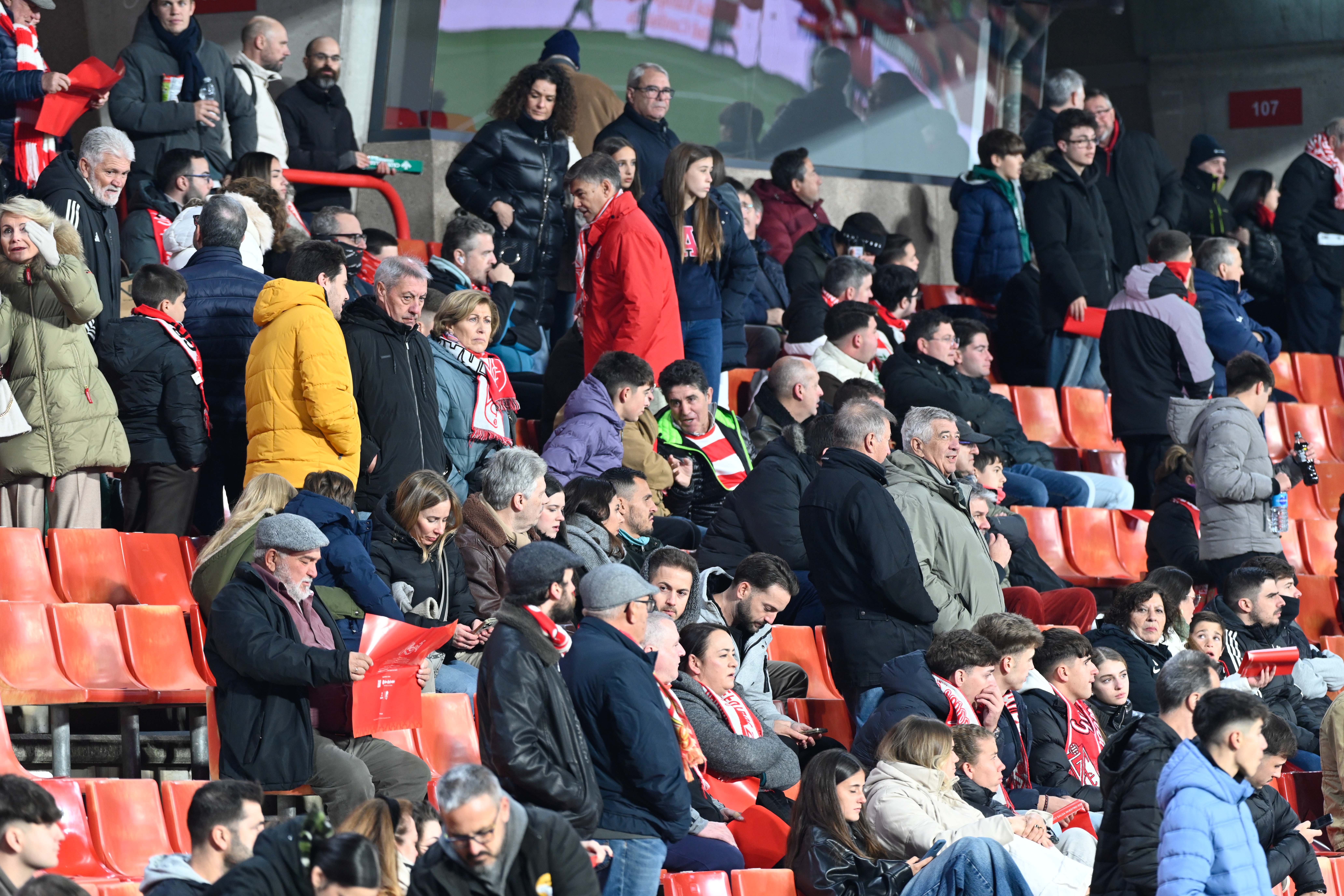 Búscate en la grada de Los Cármenes en el Granada-Córdoba