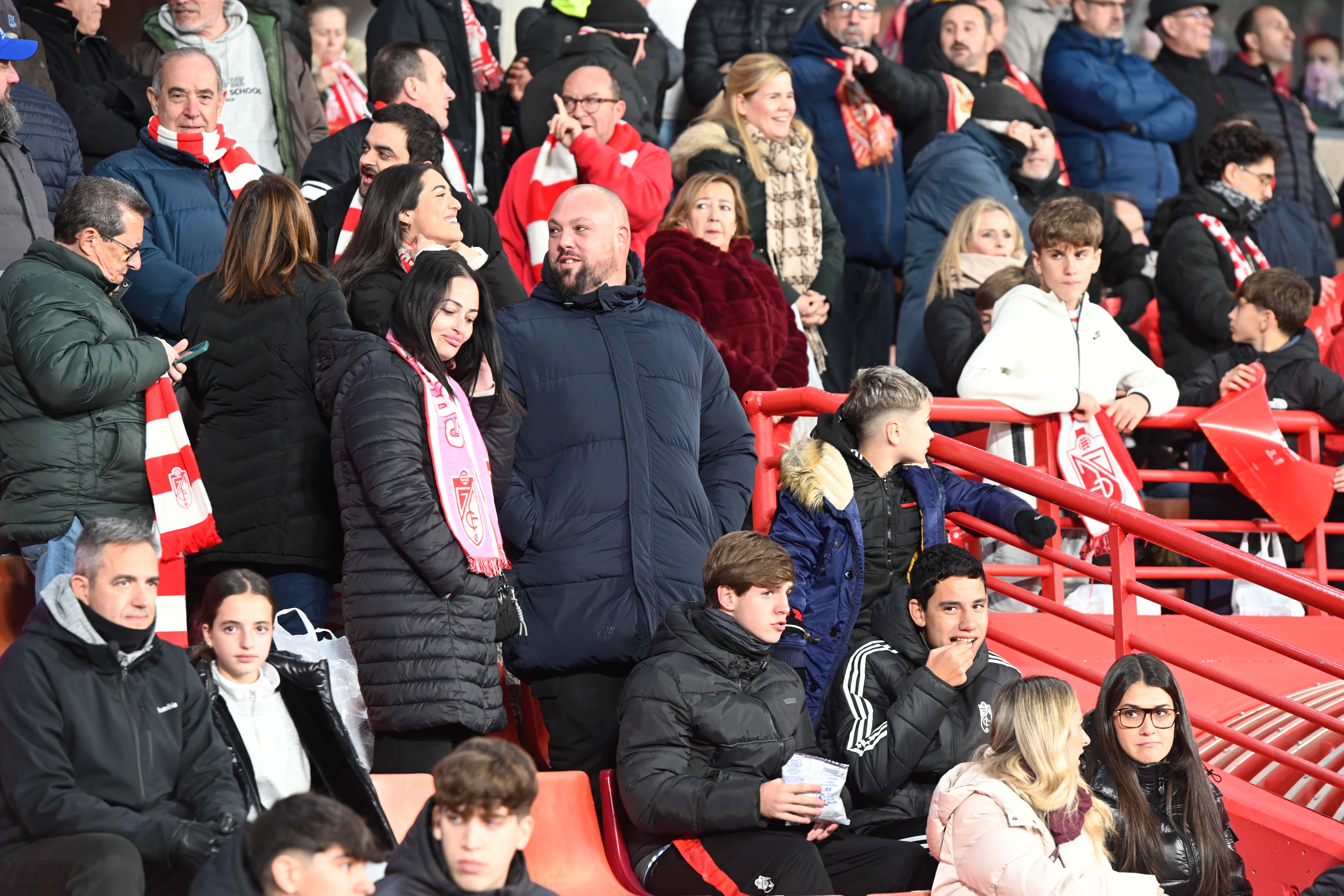 Búscate en la grada de Los Cármenes en el Granada-Córdoba