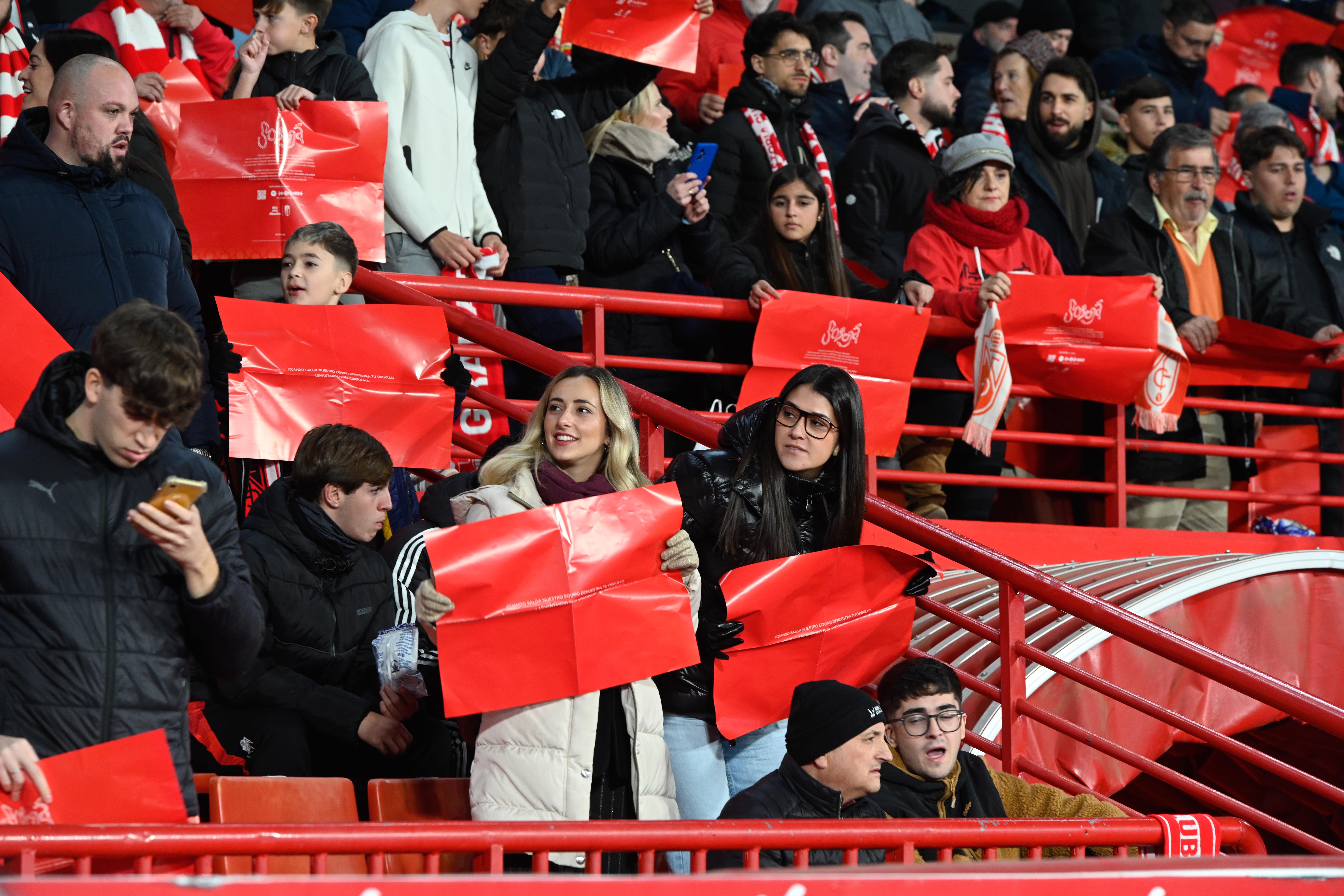 Búscate en la grada de Los Cármenes en el Granada-Córdoba