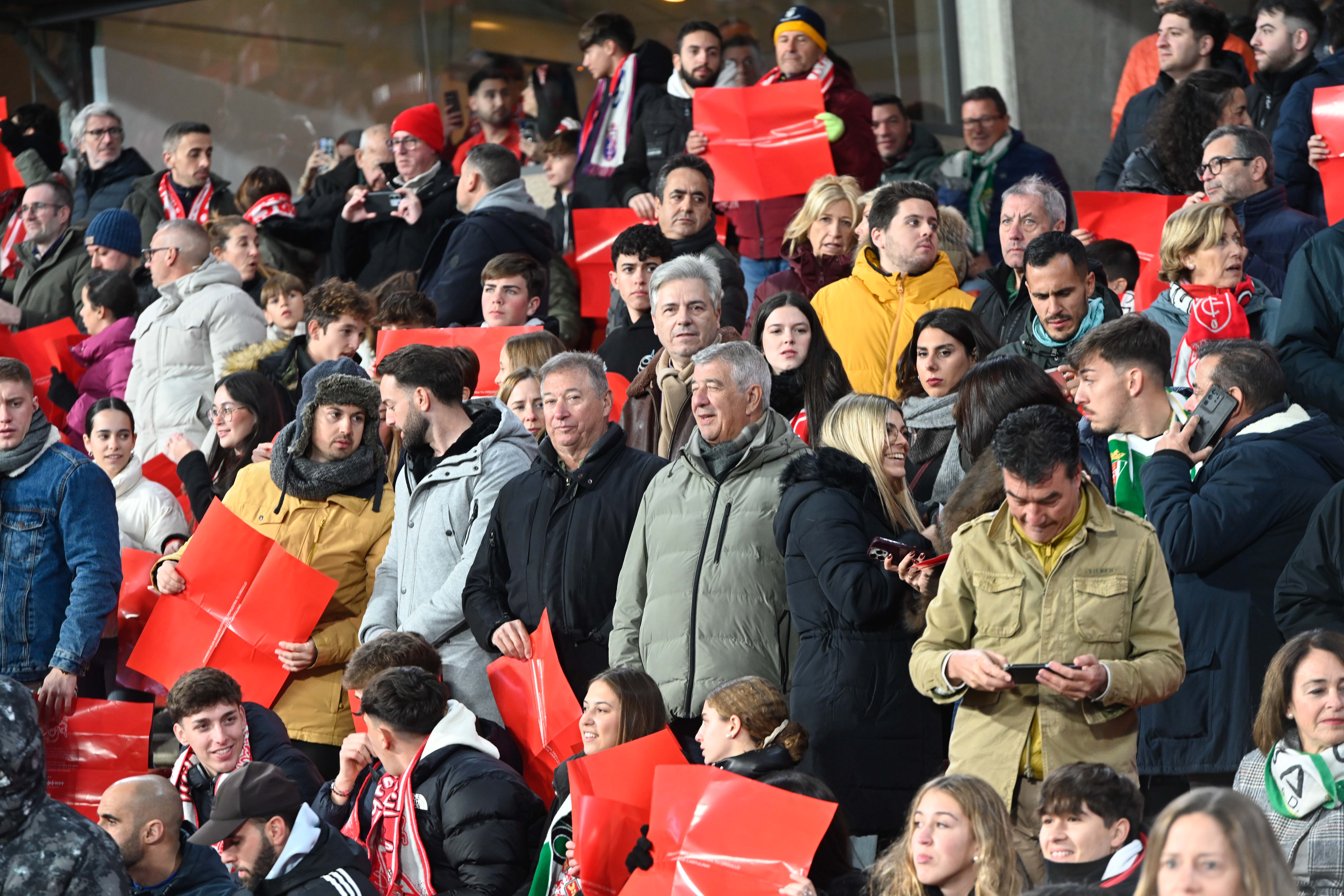Búscate en la grada de Los Cármenes en el Granada-Córdoba