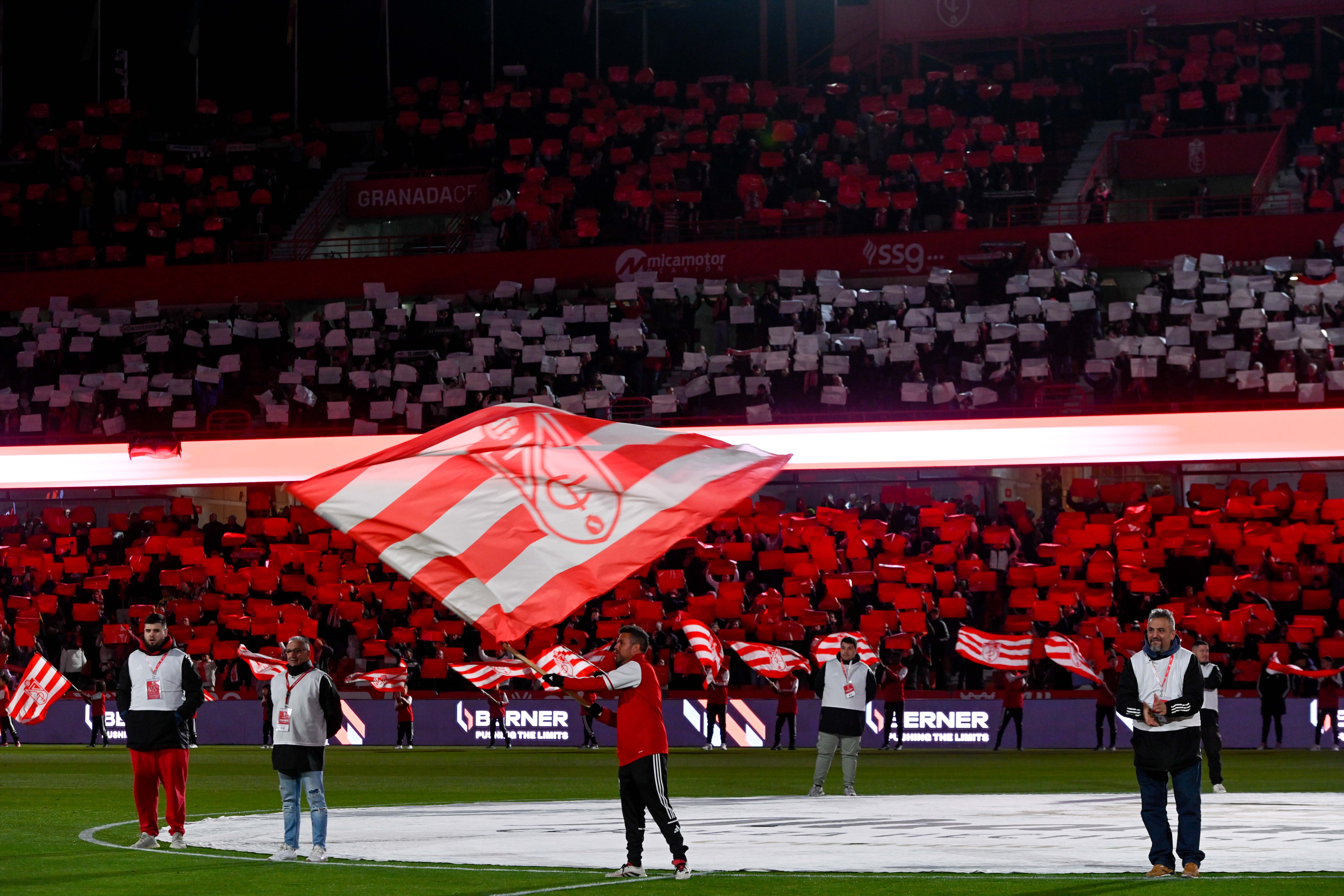 Búscate en la grada de Los Cármenes en el Granada-Córdoba