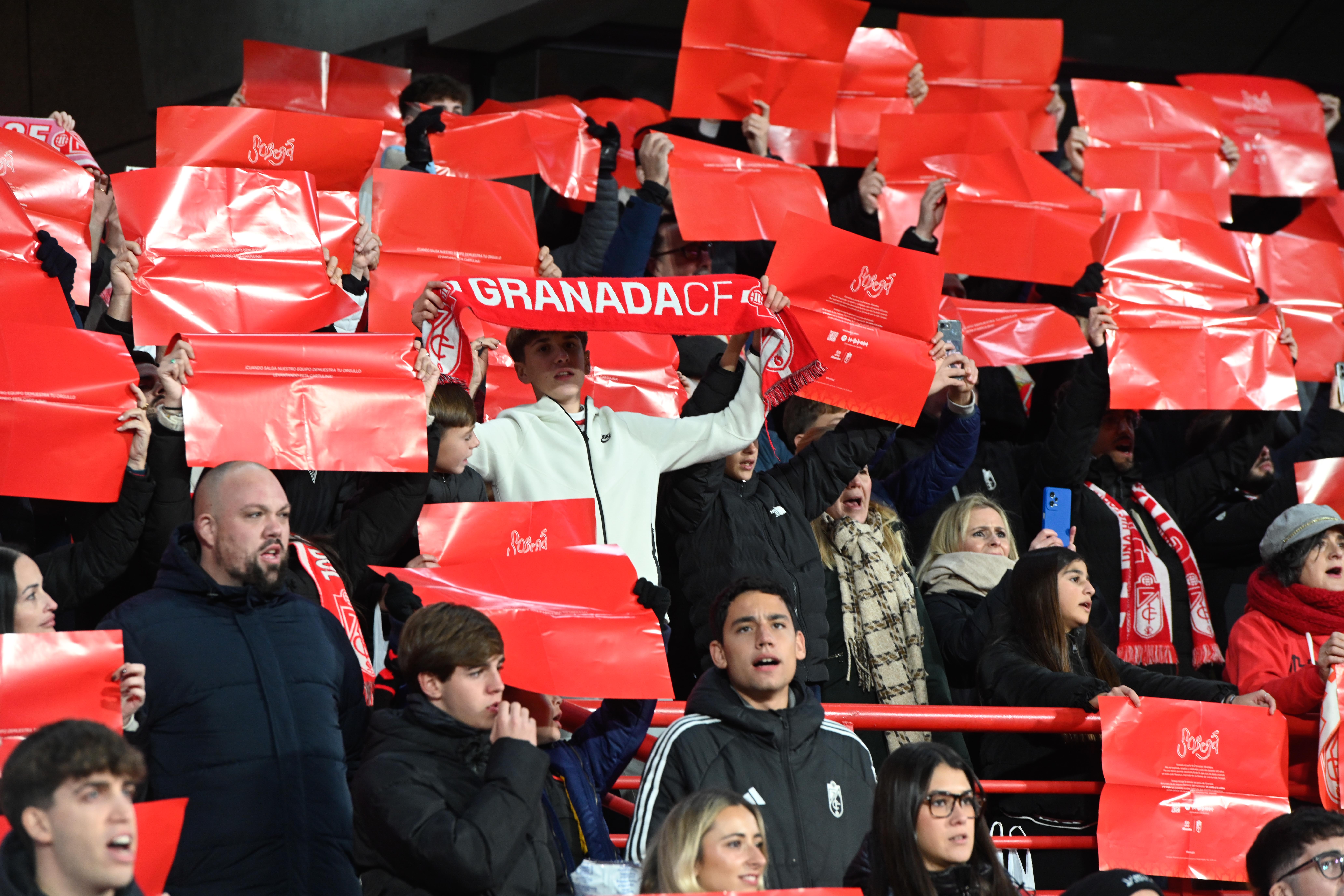 Búscate en la grada de Los Cármenes en el Granada-Córdoba