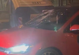 Momento del atropelllo del joven en la calle María Goyri.