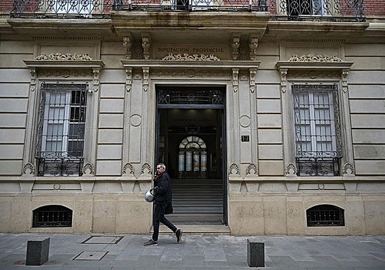 Entrada principal de la sede de la Diputación de Almería.