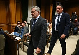 Llegada de Ángel Escobar al pleno de la Diputación de este lunes.