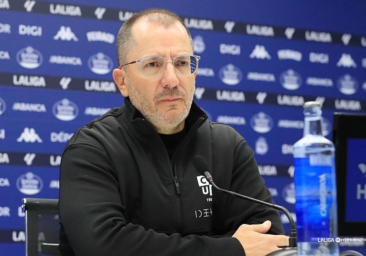 Juan José Romero no destá de acuerdo con el horario del partido aplazado.