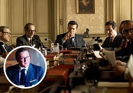 Ignacio Castillo como Landelino Lavilla, a la derecha de la imagen, junto a Suárez, interpretado por Álvaro Morte. En el círculo, Sebatián Haro como Torcuato Fernández-Miranda.