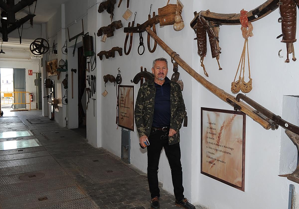 Julio Martín dentro del silo de Padul.