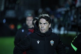 Rubi serio tras las polémicas decisiones arbitrales en Ceuta