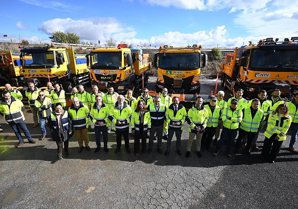 Toneladas de sal y máquinas quitanieves para garantizar la seguridad este invierno en las carreteras de Almería