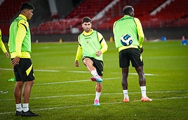 Embarba entrenando con la UD Almería