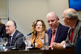 Imagen de la consejera de Desarrollo Educativo y Formación Profesional, María del Carmen Castillo, en una de las jornadas organizada por la Cámara de Comercio de Andalucía.