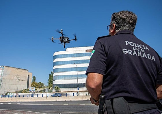 Si esta mañana has pasado por estas dos calles de Granada podrían haberte multado con un dron.