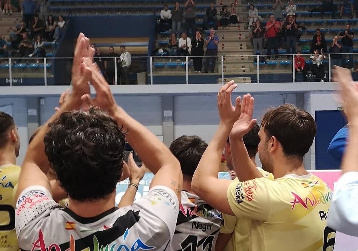 Michelin Mintonette recbie al Almoradí, que es segundo; ganarle es una inyección de moral.