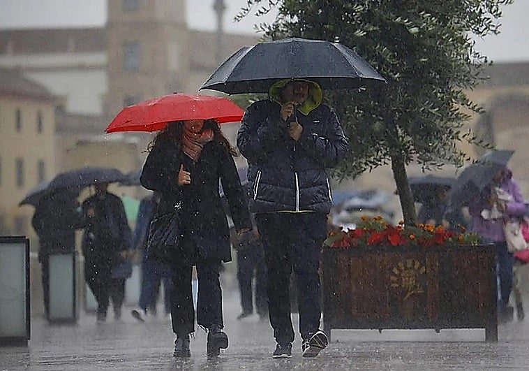 Meteorólogos advierten de cómo serán las tormentas en Granada este domingo