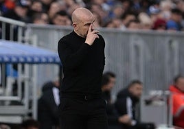Paco López, durante el partido en Zaragoza.