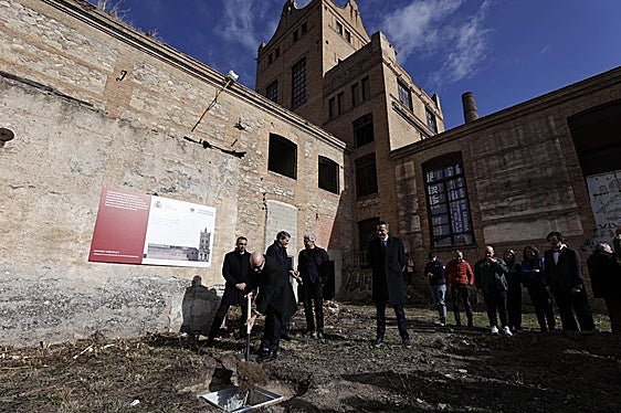 Momento histórico para la ciudad de Granada: primera piedra del «laboratorio» de rehabilitación de la Azucarera.