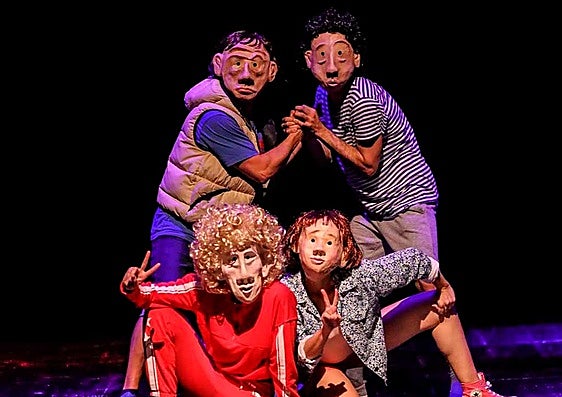 Jat Janela Aberta Teatro trae al Alhambra el espectáculo 'Bulldog', una pieza de máscaras que reflexiona sobre la adolescencia y el bullying