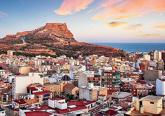 Cinco motivos por los que Alicante será tu escapada perfecta este otoño