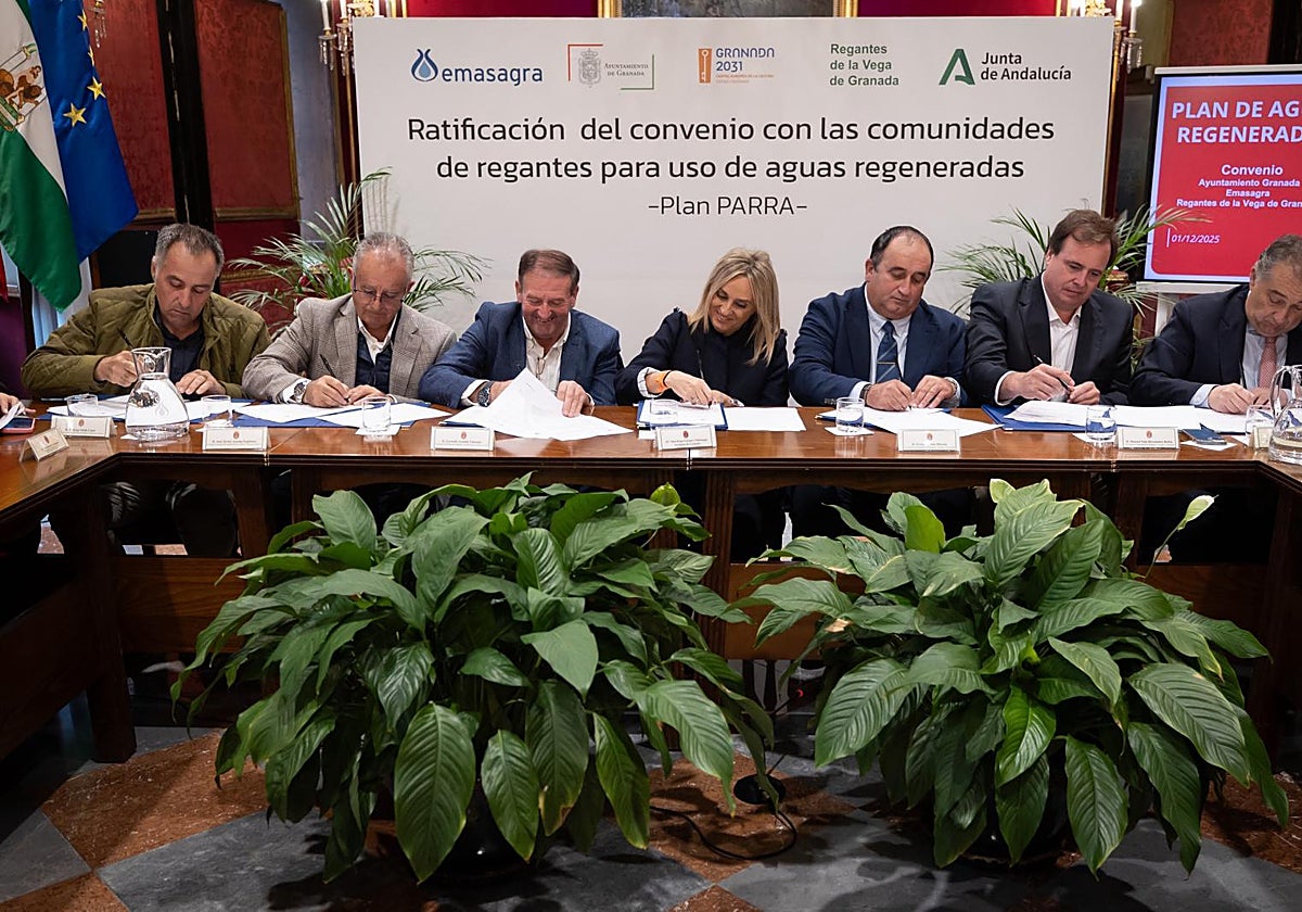 Firma del acuerdo en el Ayuntamiento.