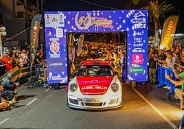 José Antonio Aznar volvió a ganar con un coche 'prestado'.