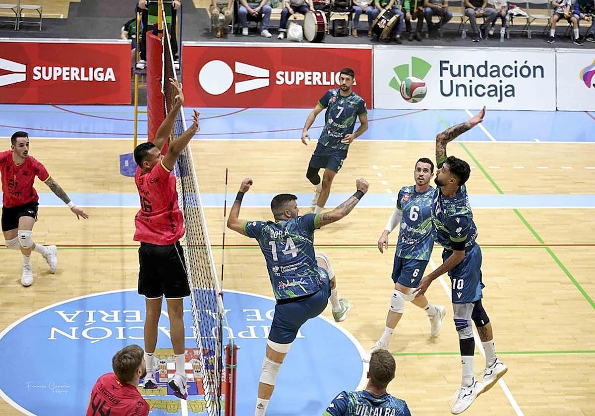 Fran Iribarne ataca por cuatro, una 'vía' recurrente que le dio muchos puntos el sábado.