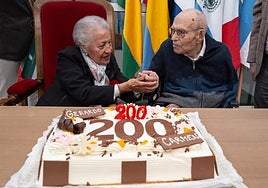 Carmen y Gerardo, durante el homenaje de ayer en el Centro Damián Bayón de Santa Fe.