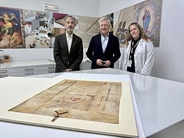 El concejal de Cultura ha recogido el documento tras su restauración.