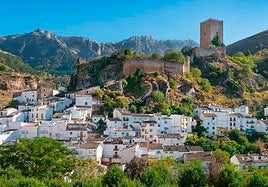 Panorámica del castillo de la Yedra, en Cazorla.