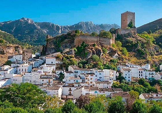 Panorámica del castillo de la Yedra, en Cazorla.