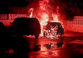 Incendio de dos vehículos en el barrio de Fígares de Almuñécar.