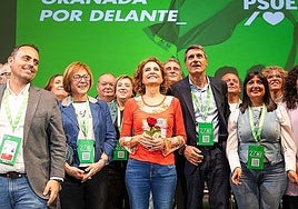 Imagen del congreso local donde Pedro Fernández fue elegido secretario provincial del PSOE de Granada en la que aparece con Loli Cañavate (a la derecha).