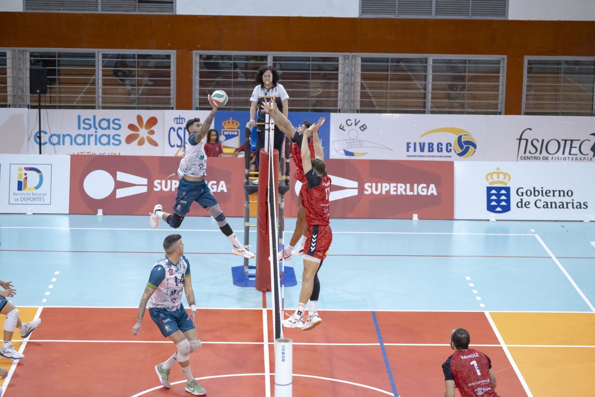 Con la lesión de Fran Iribarne, Unicaja Costa de Almería se precipitó al vacío.