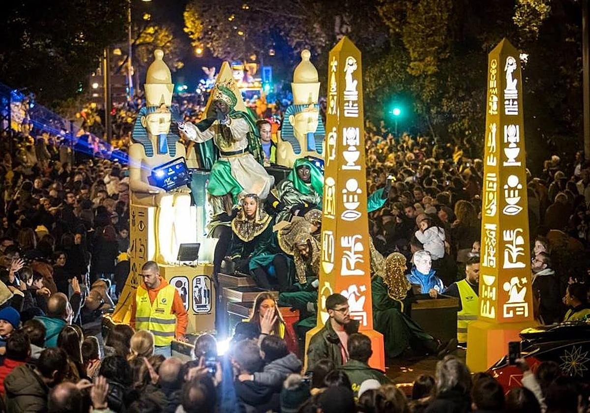 La cabalgata de Granada cambia el recorrido y tendrá un espectáculo de drones