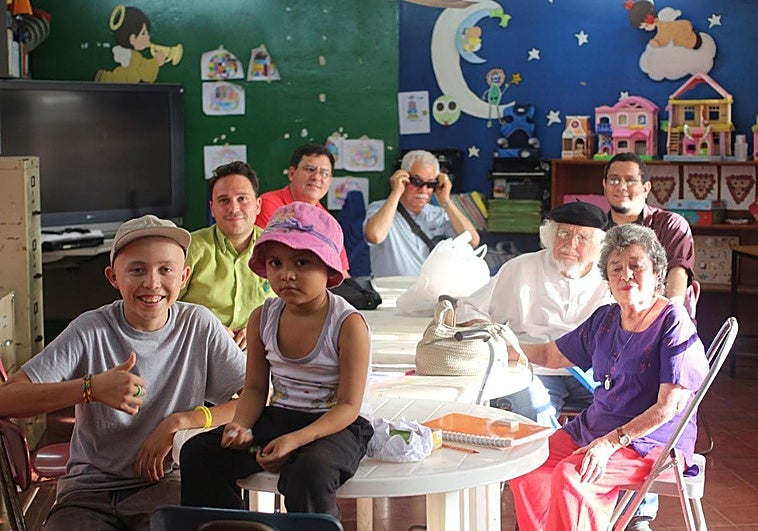 Granada recuerda a Ernesto Cardenal con un documental sobre poesía para niños con cáncer