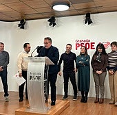 El alcalde de Pinos Puente, Enrique Medina, en rueda de prensa.