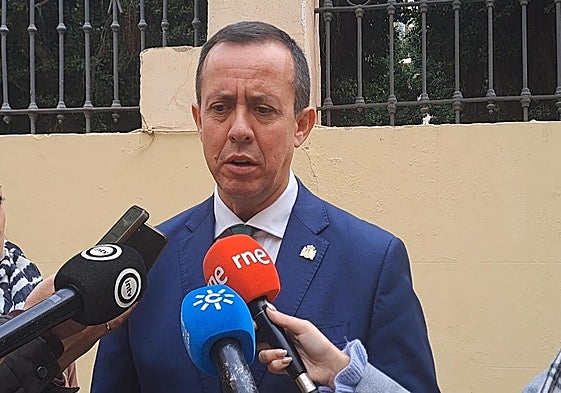 José María Martín, subdelegado del Gobierno en Almería, ante los medios.