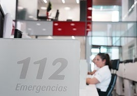 Una operadora de la sala de 112 Emergencias, de archivo.