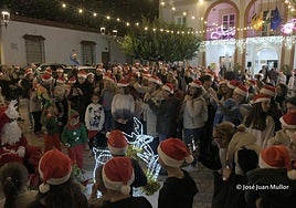 Un encendido navideño en Enix.
