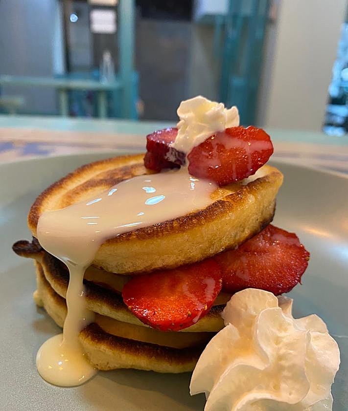 Imagen secundaria 2 - La cafetería que trae a Granada los dulces soviéticos: «Es un viaje a mi infancia»