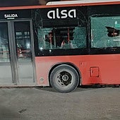 Lunas rotas durante la madrugada del viernes por disparos de perdigones