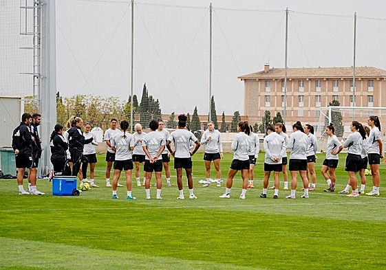 El Granada femenino, durante un entrenamiento.