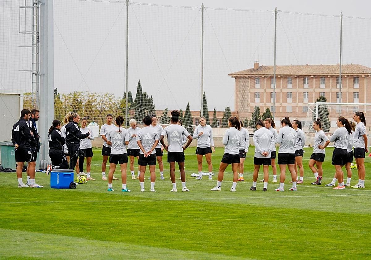 El Granada femenino, durante un entrenamiento.