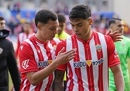 Pedro Fidel se va escuchando las palabras de Thalys.