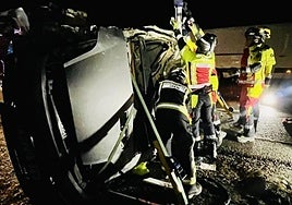 Coche accidentado en Campillo de Arenas.
