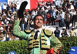 Salida a hombros de El Fandi en Machachi.