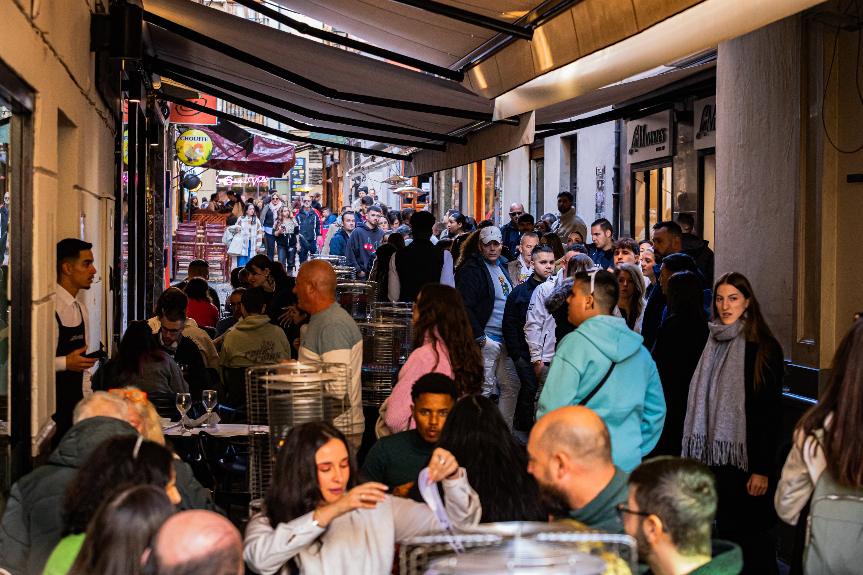 Ambientazo en las calles de Granada
