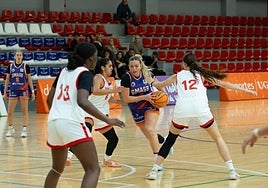 Una acción de ataque del Plantel GmasB en la Liga Femenina 2.